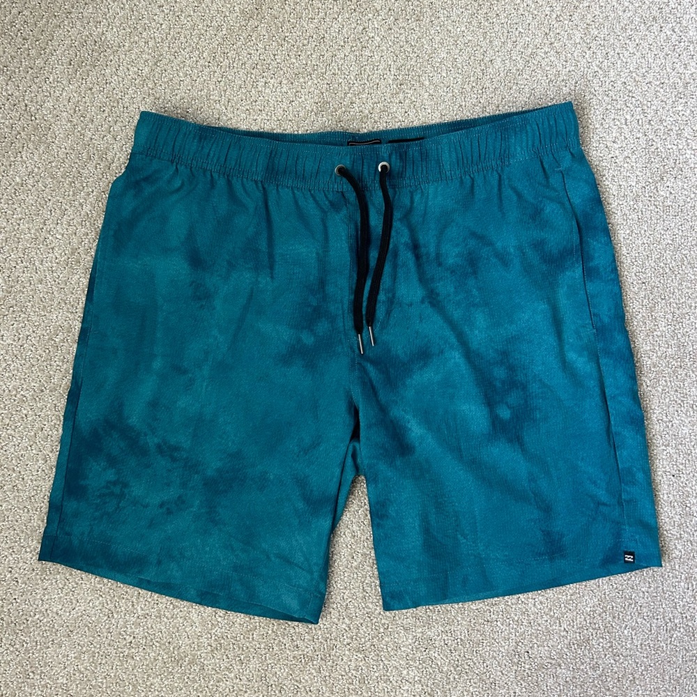 NWOT Men’s Billabong Surftrek Perf Elastic Waist Shorts 18", size XL